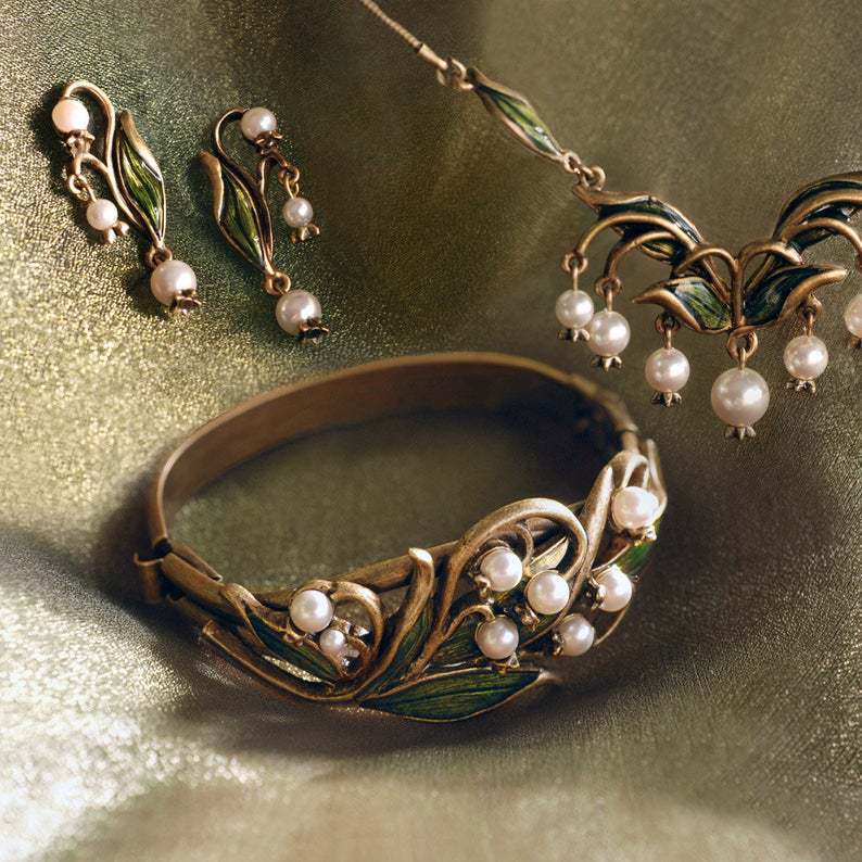 Elegant Enamel Green Leaves Pearl Tassel Eardrops Women